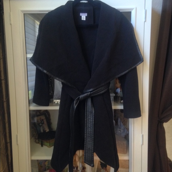 MELISSA RIVERS BLACk COAT - Picture 3 of 3